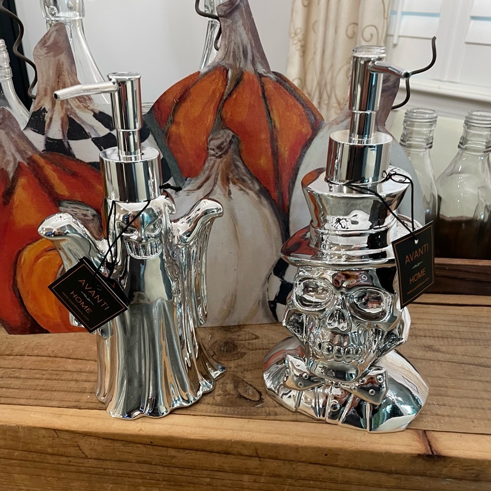AVANTI SILVER SHINY HALLOWEEN BATHROOM LOTION/SOAP DISPENSERS